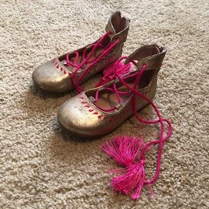 OSH KOSH GOLD GLADIATORS, toddler size 6